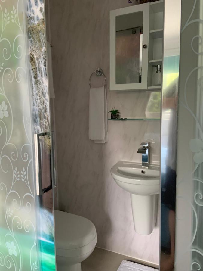 Enjoy Your Stay At Chorley Road Дройтвіч Екстер'єр фото